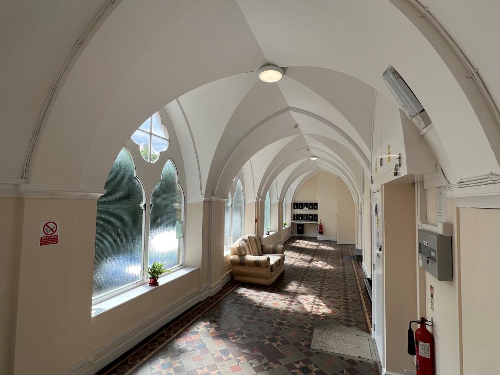 Lot: 11 - FREEHOLD BLOCK OF 13 FLATS FOR INVESTMENT -